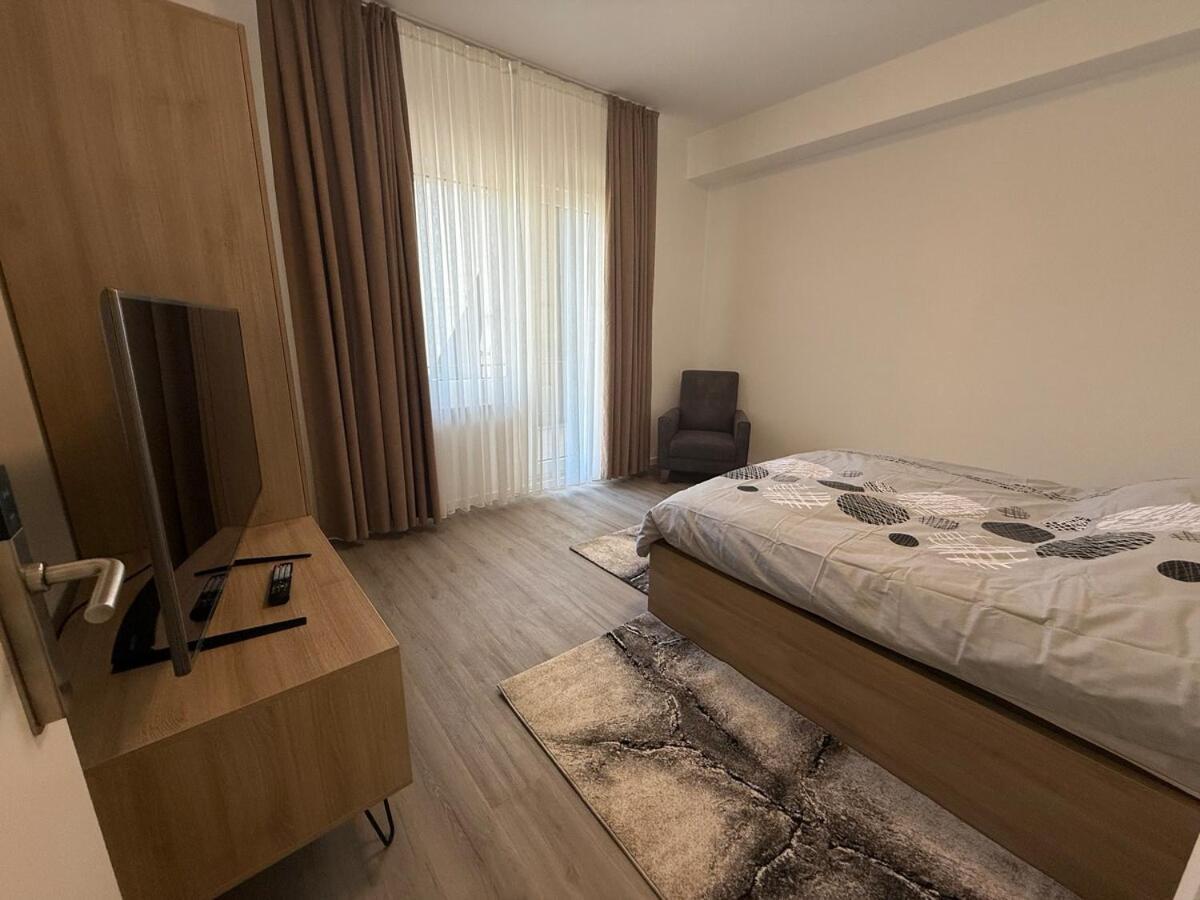Luxury Deluxe Apartment With 3 Rooms Xl-Orchid Apartment *
